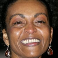 Adjoa Andoh Nøgen
