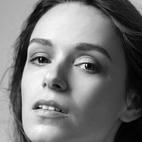 Alex Essoe Nøgen