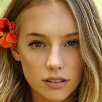 Ali Miller Nøgen
