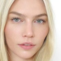 Aline Weber Nøgen