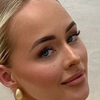 Allie Auton Nøgen