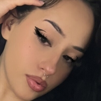 Alyssa Adelene Nøgen