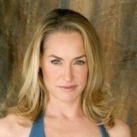Amanda Wyss Nøgen