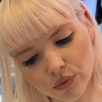 Amelia Bayler Nøgen