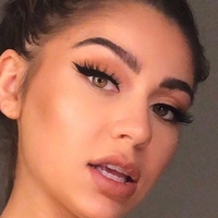 Andrea Russett Nøgen