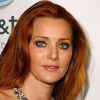 Angela Featherstone Nøgen