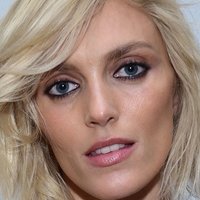 Anja Rubik Nøgen