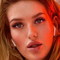 Anniee Charlottee Nøgen