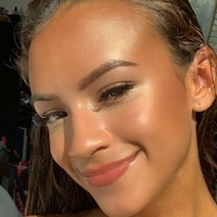 Ariana Barrett Nøgen