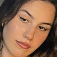 Ava Hirons Nøgen