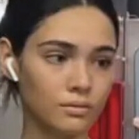 Aziaa Nøgen