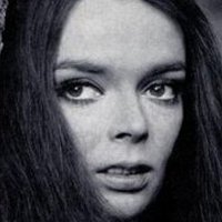 Barbara Steele Nøgen