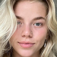 Becca Means Nøgen