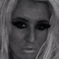 Becky Constantinou Nøgen