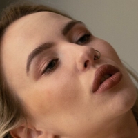 Bella Mur Nøgen