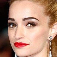 Brianne  Howey Nøgen