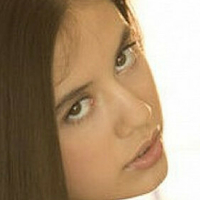 Brunette Lucy Nøgen