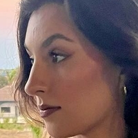 Cami Surro Nøgen