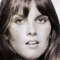 Caroline Munro Nøgen