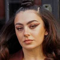 Charli XCX Nøgen