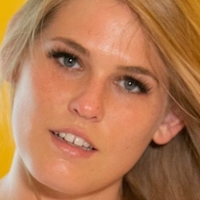 Charlie Nicole Nøgen