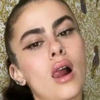 Charlieshe Nøgen