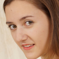 Claire Evans Nøgen