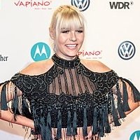 Dagi Bee Nøgen