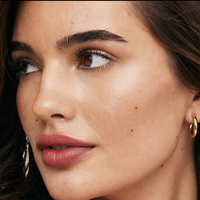 Dakota Alva Nøgen