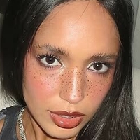 Dina Ayada Nøgen
