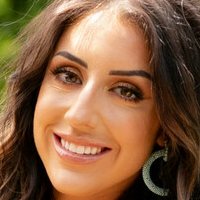 Dr. Britt Baker Nøgen