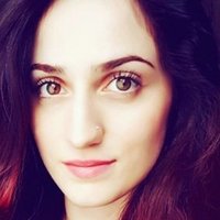 Elif Khan Nøgen