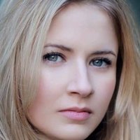 Eliza Bennett Nøgen