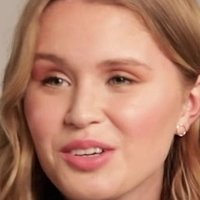 Eliza Scanlen Nøgen