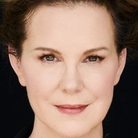 Elizabeth Perkins Nøgen