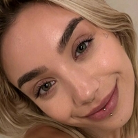 Ella Baig Nøgen