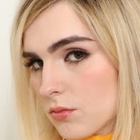 Ella Hollywood Nøgen