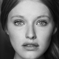 Ella-June Henrard Nøgen