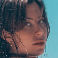 Ellie Batton Nøgen