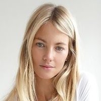 Elyse Taylor Nøgen