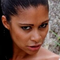 Emanuelle Diniz Nøgen