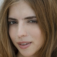 Emelie Crystal Nøgen