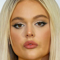 Emily Alyn Lind Nøgen