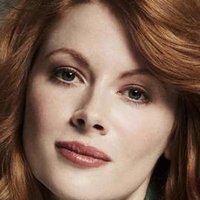 Emily Beecham Nøgen