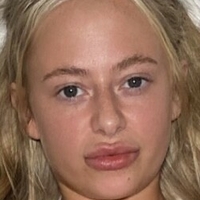 Emily Cockayne Nøgen