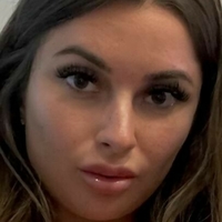 Emily Hurley Nøgen