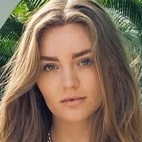 Emily Krueger Nøgen