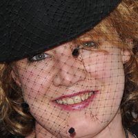 Emily Lloyd Nøgen