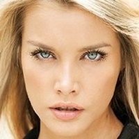 Emily Maddison Nøgen