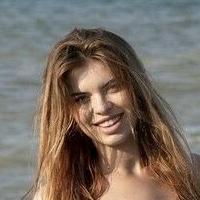 Emily Mayers Nøgen